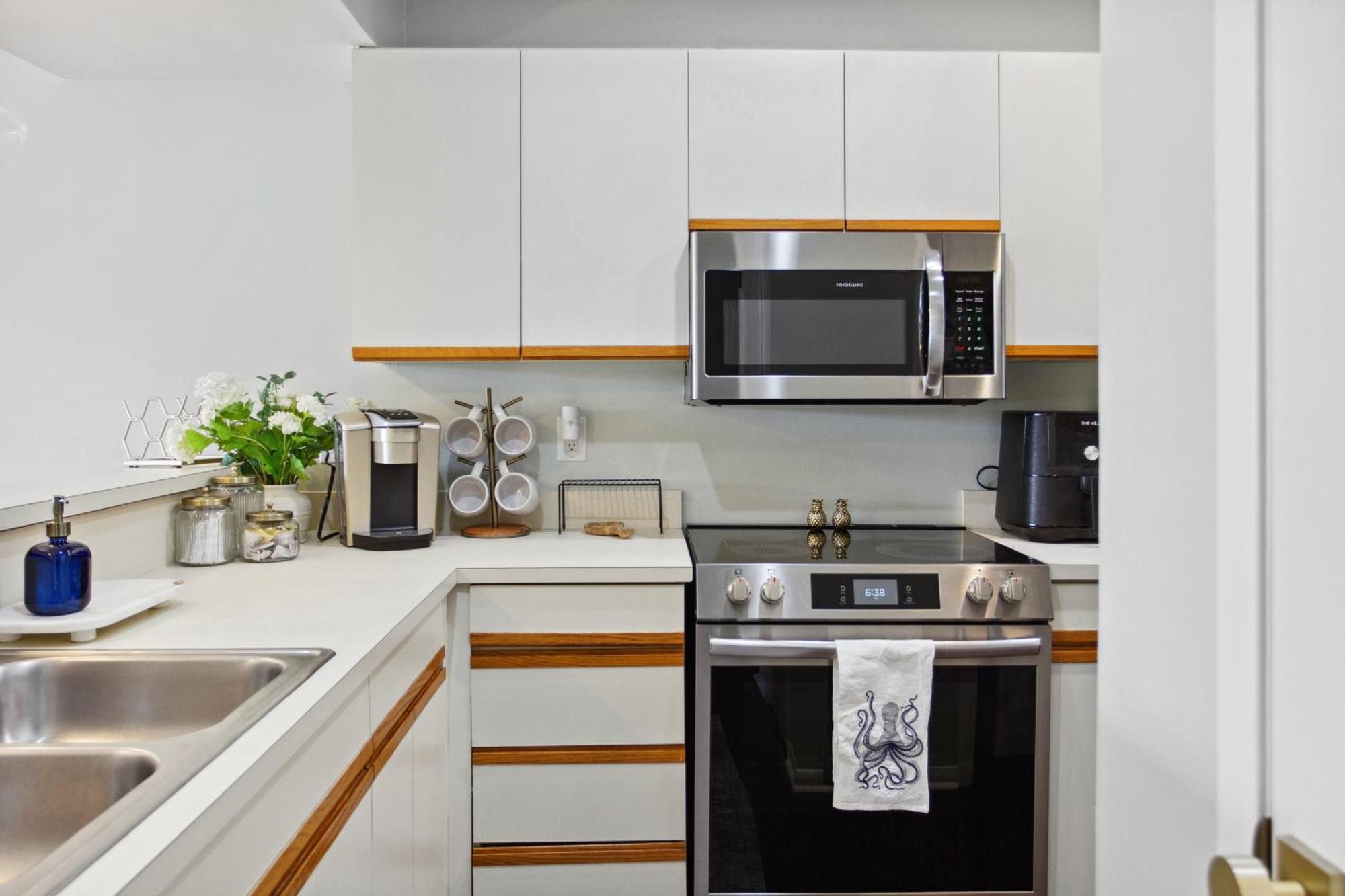 Edgewater 2706 *
