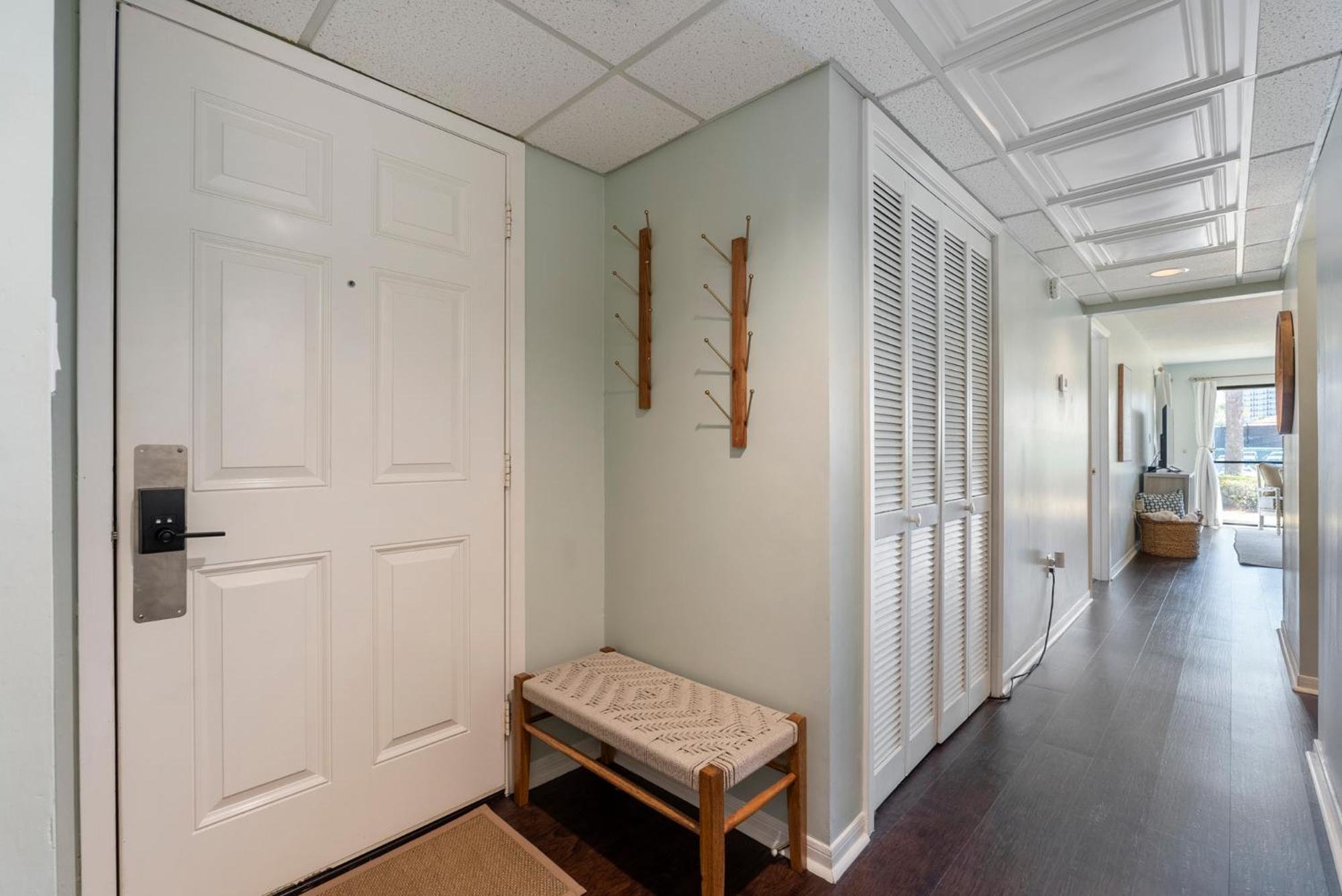 Edgewater 2706 *