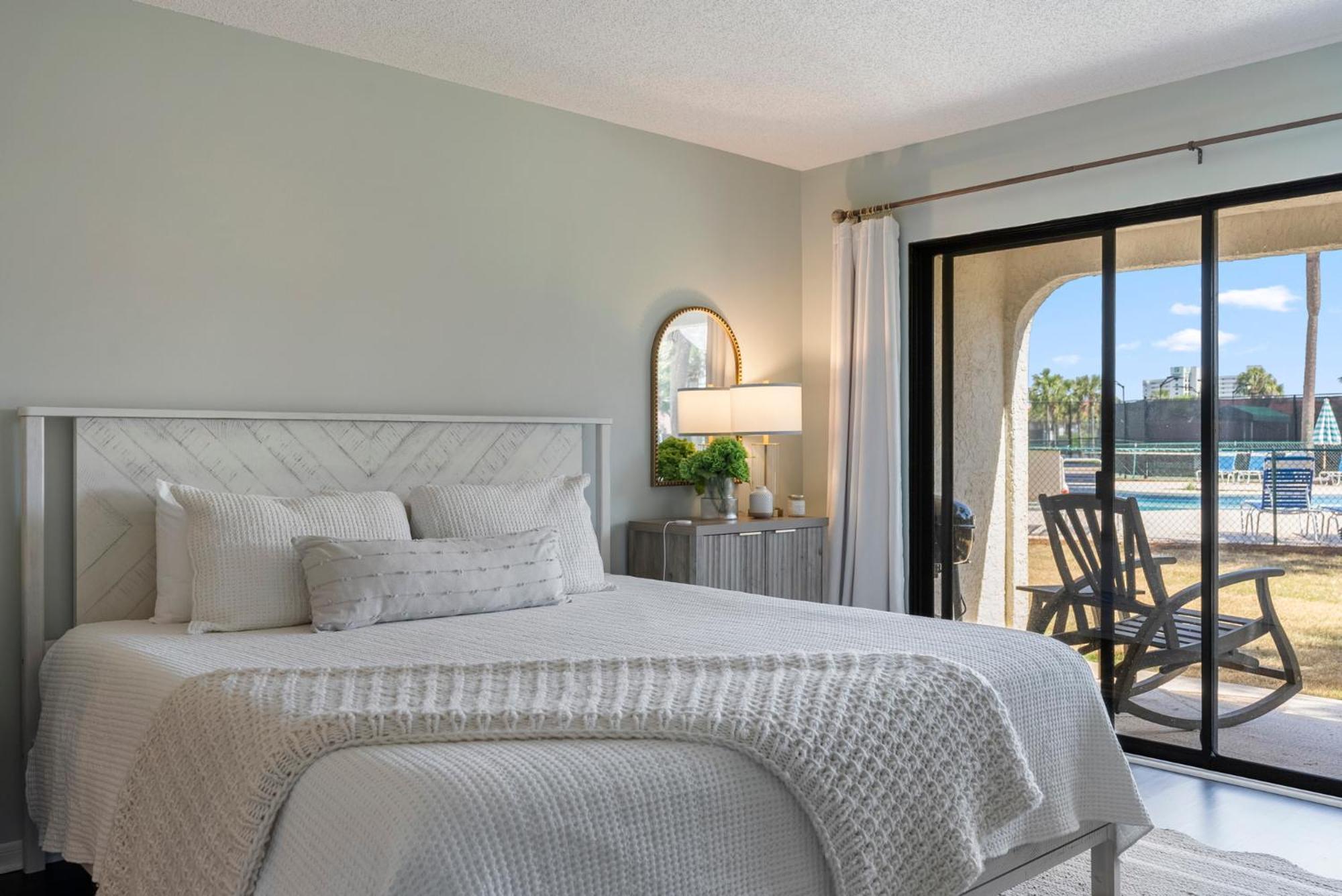 Edgewater 2706